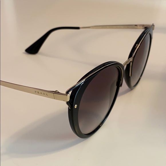 Sunglasses - Picture 2 of 5